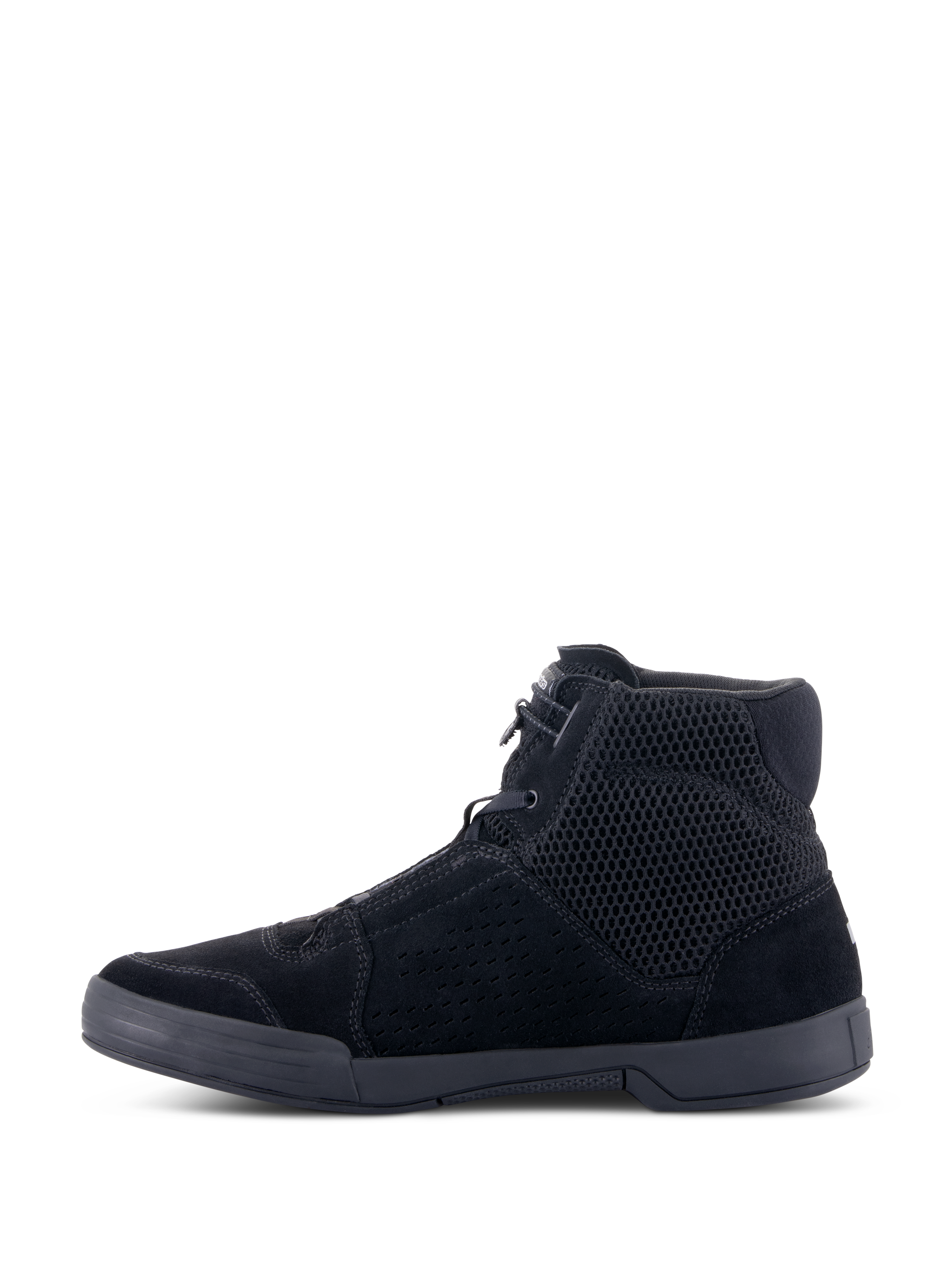 Alpinestars Chrome Air Shoe, miejskie buty motocyklowe, czarne, widok z profilu, wysoka konstrukcja typu sneaker z oddychającej siateczki i zamszu, płaska gumowa podeszwa