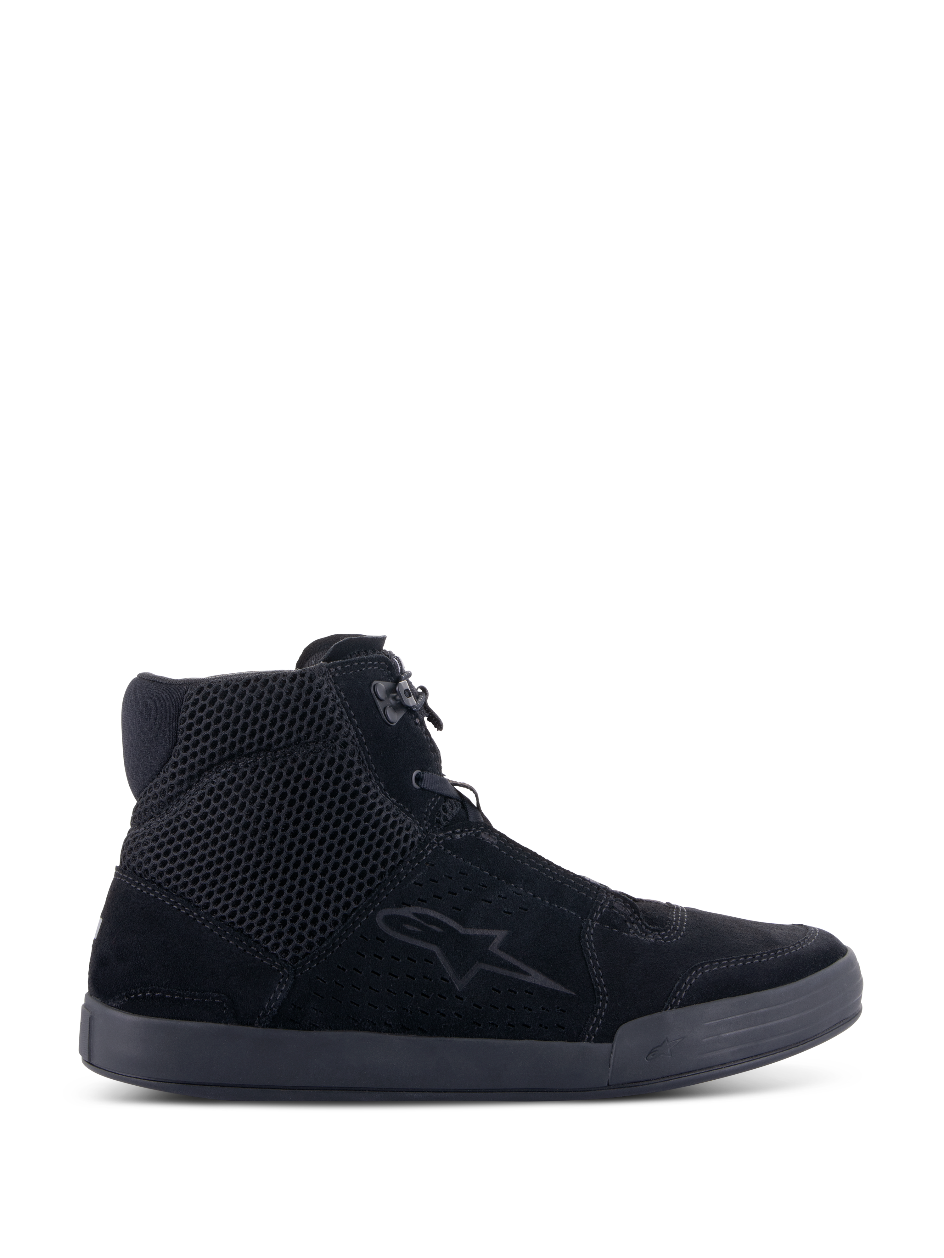 Buty Alpinestars Chrome Air, miejskie buty motocyklowe, czarne, widok z boku, cholewka z zamszu i siatki, sylwetka codziennych sneakersów ze zintegrowaną ochroną kostki do jazdy szosowej.
