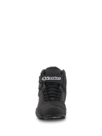 Buty Alpinestars Sektor, czarne, widok z przodu, wyposażone w system szybkiego sznurowania i pasek na kostkę z logo Alpinestars, lekkie obuwie motocyklowe z mikrofibry