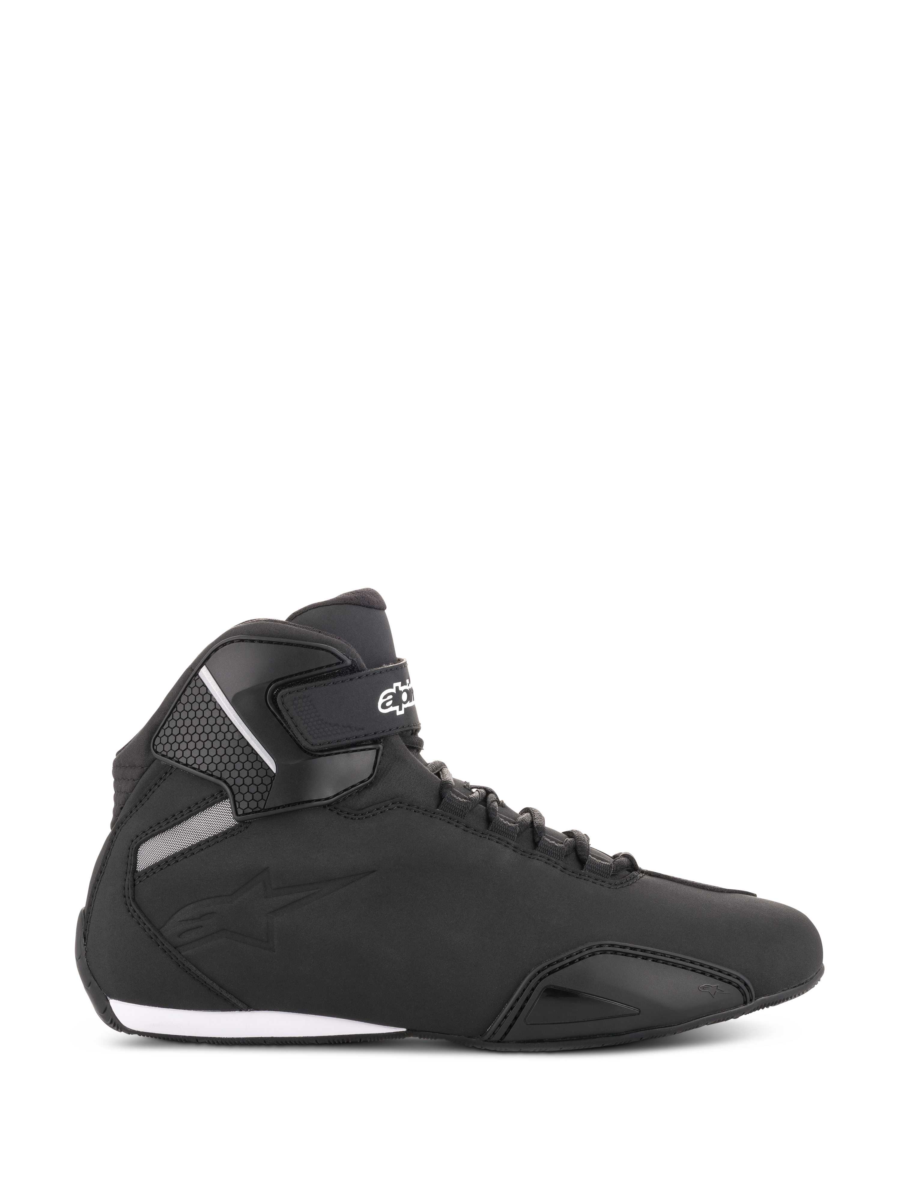 Buty Alpinestars Sektor, czarne buty motocyklowe, widok z boku, smukła konstrukcja z mikrofibry ze wzmocnionymi palcami i paskiem na kostkę, białe logo Alpinestars, sportowe obuwie ochronne