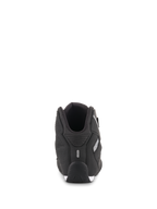 Buty Alpinestars Sektor, czarne, widok z tyłu, pokazujący konstrukcję pięty z odblaskowym detalem i teksturowanym panelem bocznym, lekkie motocyklowe obuwie z mikrofibry do jazdy sportowej i szosowej