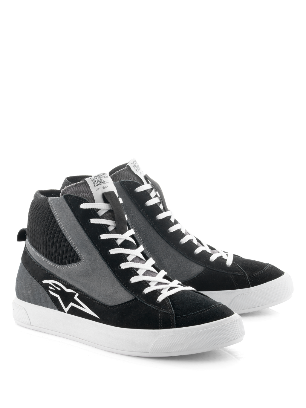Alpinestars Stated Shoes, buty motocyklowe, czarno-szaro-białe, wysoka konstrukcja inspirowana stylem retro skate z białymi sznurowadłami i wulkanizowaną gumową podeszwą, logo Alpinestars z boku, wykonane z połączenia zamszu i płótna