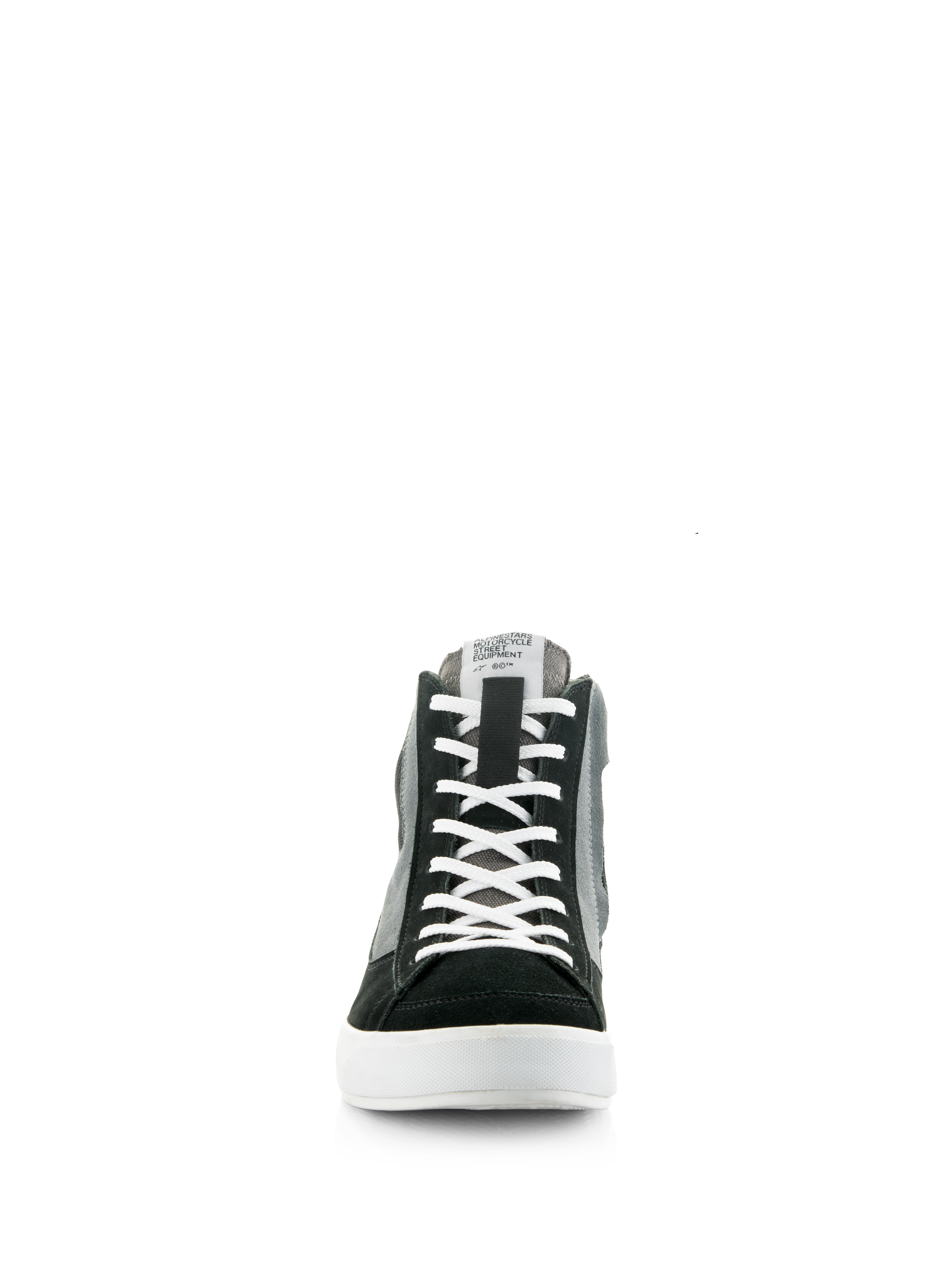 Alpinestars Stated Shoes, czarno-szaro-białe, widok z przodu wysokich motocyklowych sneakersów, białe sznurowadła, czarny zamszowy nosek, szare płócienne panele, biała wulkanizowana podeszwa, miejski styl uliczny