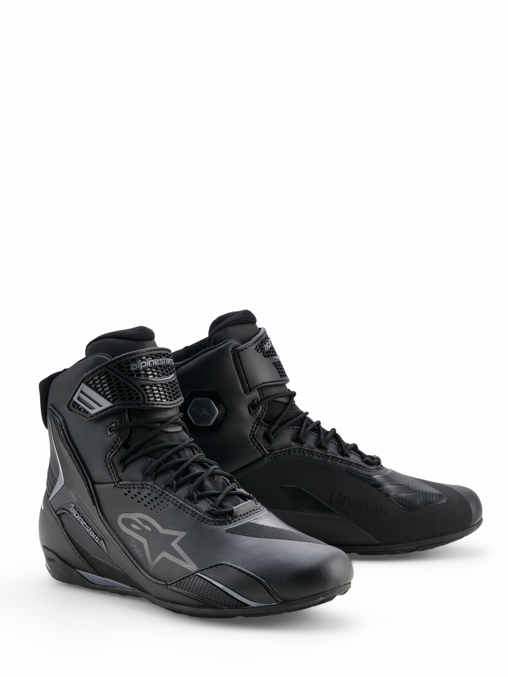 Buty Alpinestars Faster-4 Drystar®, buty motocyklowe Black Cool Gray, wysoka konstrukcja z zapięciem na sznurowadła i regulowanym paskiem na kostce, z kultowym logo gwiazdy i brandingiem Drystar, trwałe i wodoodporne obuwie sportowe
