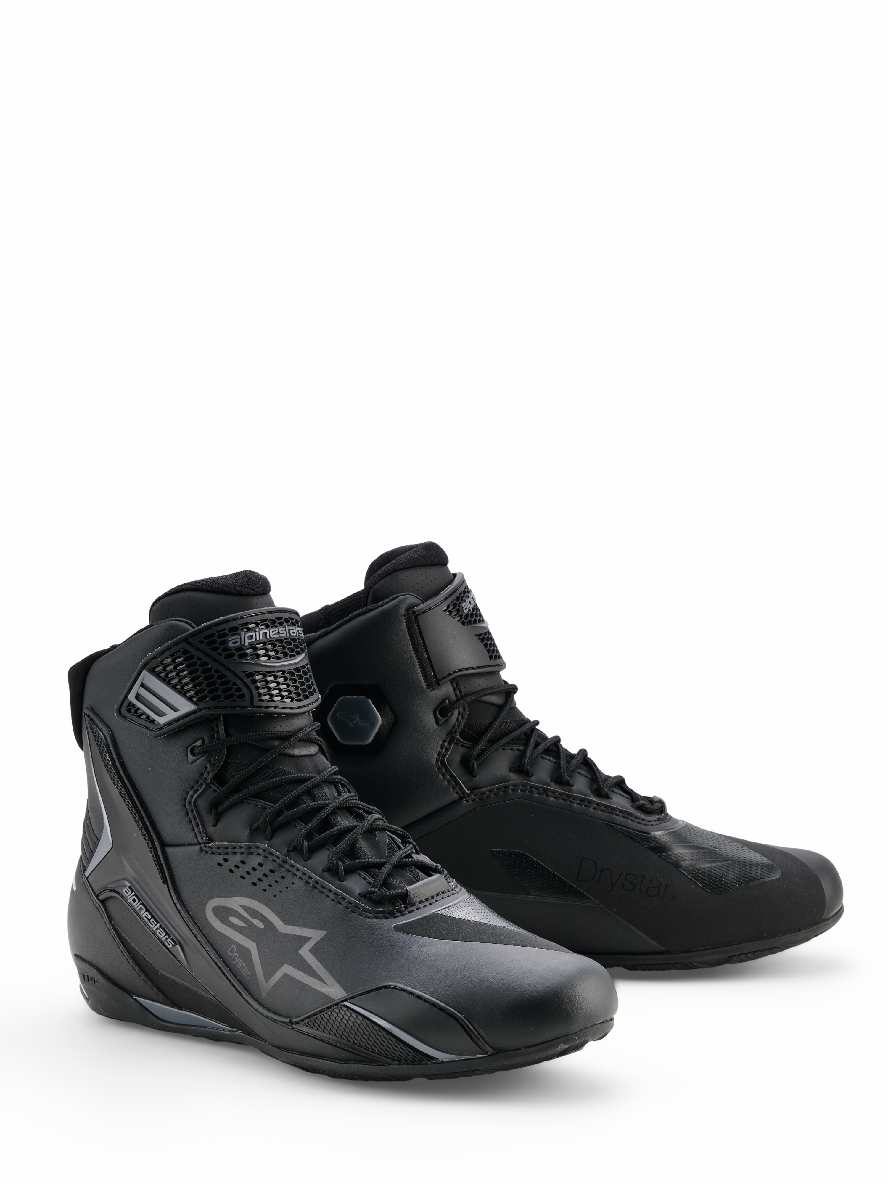 Buty Alpinestars Faster-4 Drystar®, buty motocyklowe Black Cool Gray, wysoka konstrukcja z zapięciem na sznurowadła i regulowanym paskiem na kostce, z kultowym logo gwiazdy i brandingiem Drystar, trwałe i wodoodporne obuwie sportowe