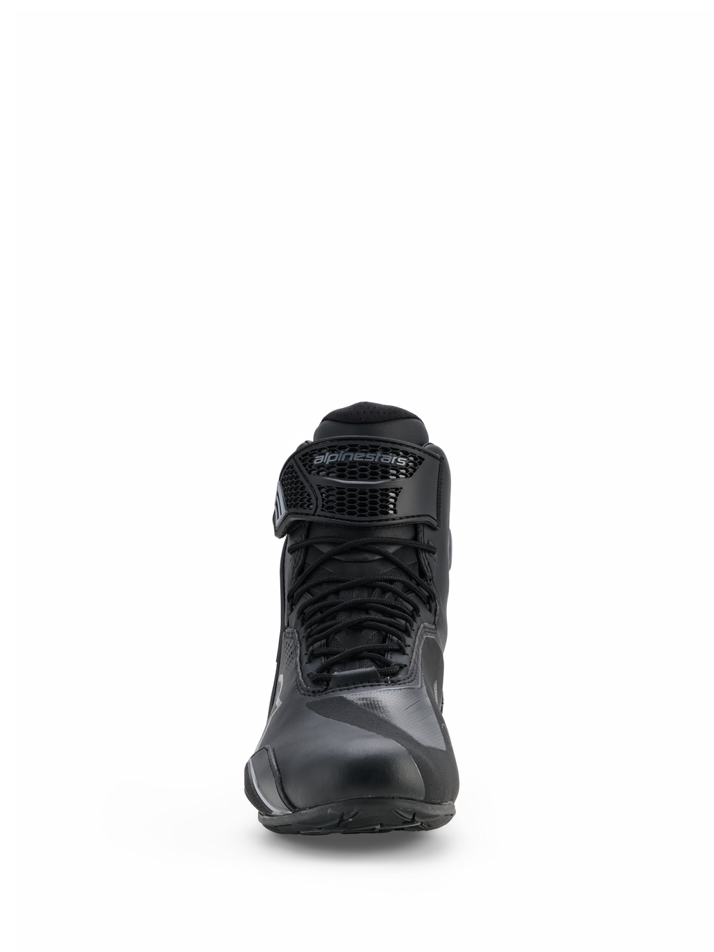 Alpinestars Faster-4 Drystar® Shoes, buty motocyklowe, czarno-szare, widok z przodu ze sznurowanym zapięciem i regulowanym paskiem na rzep z logo Alpinestars, smukła wodoodporna konstrukcja do jazdy sportowej