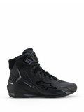 Buty Alpinestars Faster-4 Drystar®, czarno-szare buty motocyklowe, wysoka konstrukcja z sznurowaniem i paskiem na rzep na kostce, branding Drystar i logo gwiazdy Alpinestars, smukły sportowy profil do jazdy szosowej
