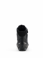 Buty Alpinestars Faster-4 Drystar®, buty motocyklowe, kolor Black Cool Gray, widok z tyłu pokazujący wzmocnioną piętę, wyściełany kołnierz i odblaskowe detale, wodoodporna konstrukcja z mikrofibry do jazdy sportowej