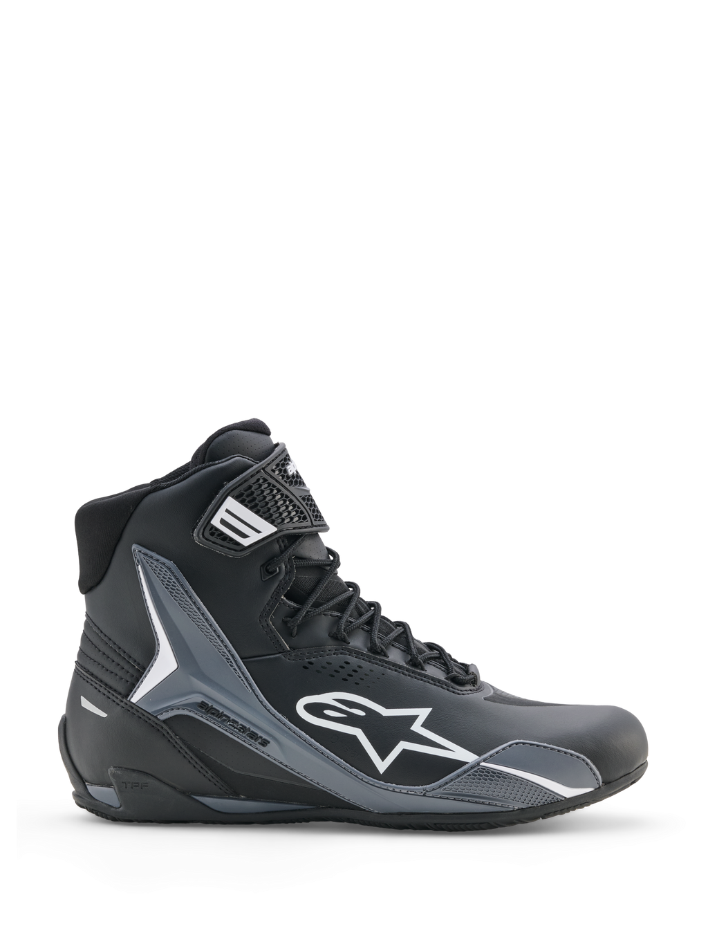 Buty Alpinestars Faster-4 Drystar, buty motocyklowe, czarne z szarymi i białymi akcentami, widok z boku prezentujący białe logo Astars, wysoka konstrukcja z wzmocnionymi panelami ochronnymi, sznurowane zapięcie z paskiem na kostce, nowoczesny sportowy styl