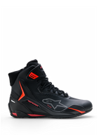 Alpinestars Faster-4 Drystar® Shoes, buty motocyklowe, czarne z akcentami Rio Red i Red Fluo, widok z boku, wysoka konstrukcja ze sznurowaniem i paskiem na kostce, sportowy styl miejski