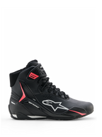 Buty Alpinestars Stella Faster-4 Drystar®, damskie buty motocyklowe, czarne z szarymi i koralowymi (Coral Fluo) akcentami, wysoka cholewka z bocznym logo i paskiem na rzep, wodoodporna mikrofibra do jazdy sportowej