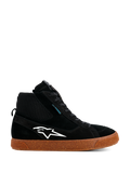Alpinestars Stated Waterproof Shoes, czarne wysokie trampki motocyklowe, konstrukcja z zamszu i dzianiny, białe logo Alpinestars, nakrapiana brązowa gumowa podeszwa wulkanizowana, miejskie obuwie motocyklowe, nowoczesny design inspirowany butami skate