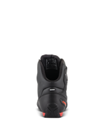 Alpinestars Faster-3 Drystar® Shoes, buty motocyklowe, widok z tyłu pokazujący piętę i kostkę, czarna mikrofibra z czerwonymi akcentami fluo, pasek odblaskowy dla lepszej widoczności, sportowe obuwie ochronne do użytku drogowego i miejskiego