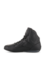 Damskie buty Alpinestars Stella Faster-3 Drystar®, czarne i ciemnoszare, wodoodporne buty motocyklowe, widok z boku przedstawiający trwałą konstrukcję z mikrofibry, sznurowane zapięcie z paskiem na kostkę oraz tłoczone logo Alpinestars