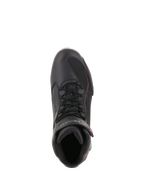 Buty damskie Alpinestars Stella Faster-3 Drystar®, wodoodporne buty motocyklowe, czarne z ciemnoszarymi i fuksjowymi akcentami, widok z góry ukazujący sznurowanie i pasek na rzep, ochronne obuwie do jazdy miejskiej