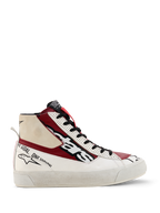 Alpinestars Stella Stated Flair Shoes, damskie wysokie sneakersy, czerwone, białe i czarne, design inspirowany motorsportem z napisem „one goal one vision”, teksturowana biała podeszwa, pętelka ułatwiająca zakładanie, skórzana i tekstylna konstrukcja