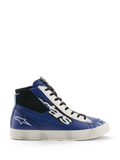 Alpinestars Stated Flair Shoes, miejskie buty motocyklowe, jaskrawoniebieskie, białe i czarne, skórzana konstrukcja za kostkę z dużym biało-czarnym logo stars, napis „One Goal. One Vision.” z boku, biała wulkanizowana podeszwa w stylu vintage z ręcznie nakładanym efektem zużycia
