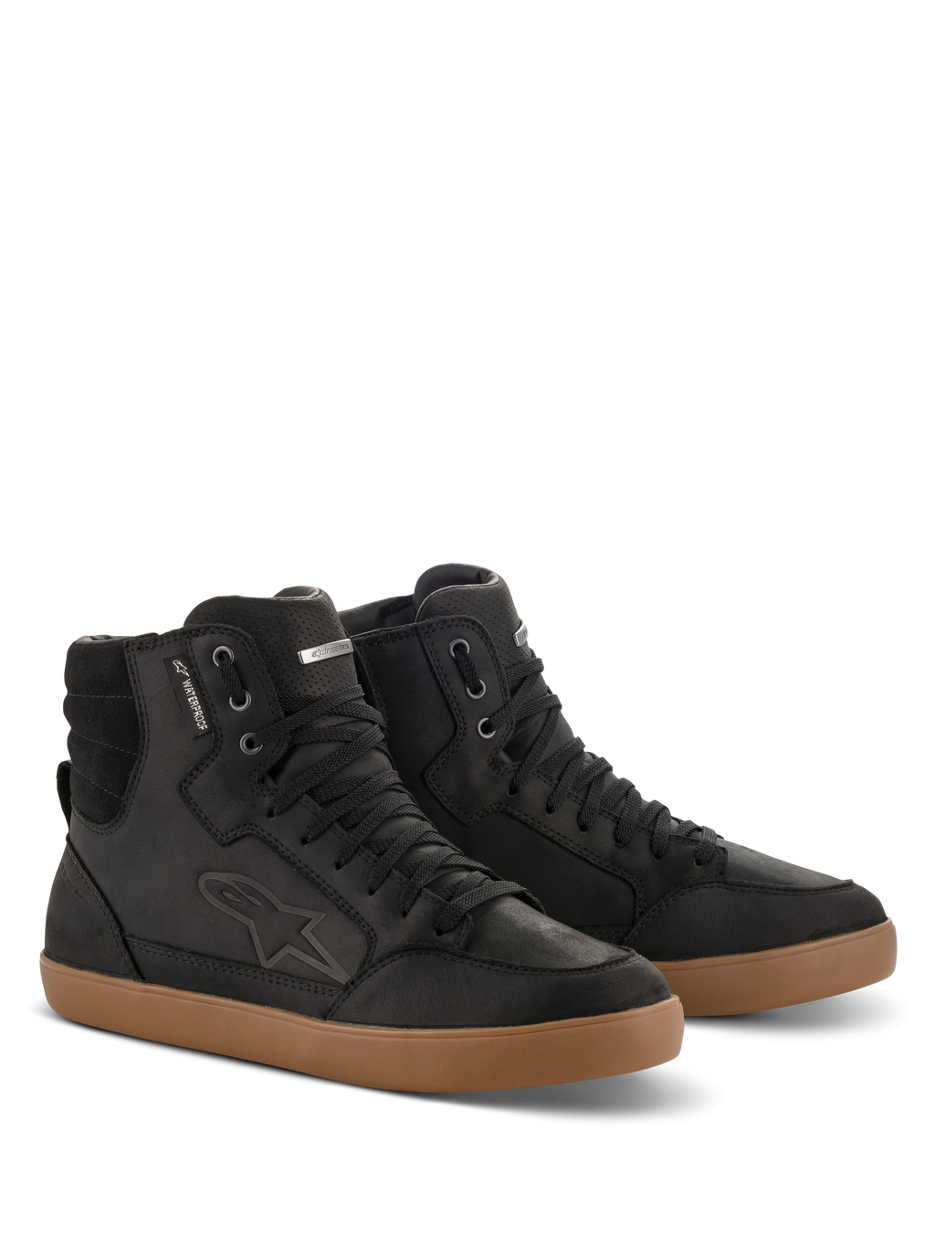 Alpinestars J-6 Waterproof Shoe, czarno-brązowe wysokie buty motocyklowe ze skóry premium, design w stylu sneakersów z brązową gumową podeszwą, metka waterproof i tłoczone logo, miejski styl casual