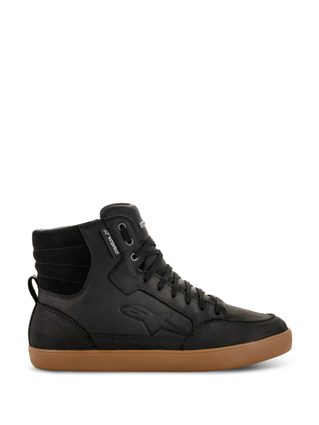 Alpinestars J-6 Waterproof Shoe, czarne wysokie sneakersy motocyklowe z brązową gumową podeszwą, wodoodporne miejskie buty motocyklowe, wyściełany kołnierz kostki, czarne sznurowadła, subtelne wytłoczone logo, skórzana konstrukcja