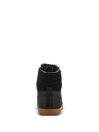 Alpinestars J-6 Waterproof Shoe, buty motocyklowe, czarne z gumową podeszwą, widok z tyłu przedstawiający cholewkę z wysokiej jakości czarnej skóry, poziome przeszycia na kostce oraz gumową podeszwę z wytłoczonym logo Alpinestars.