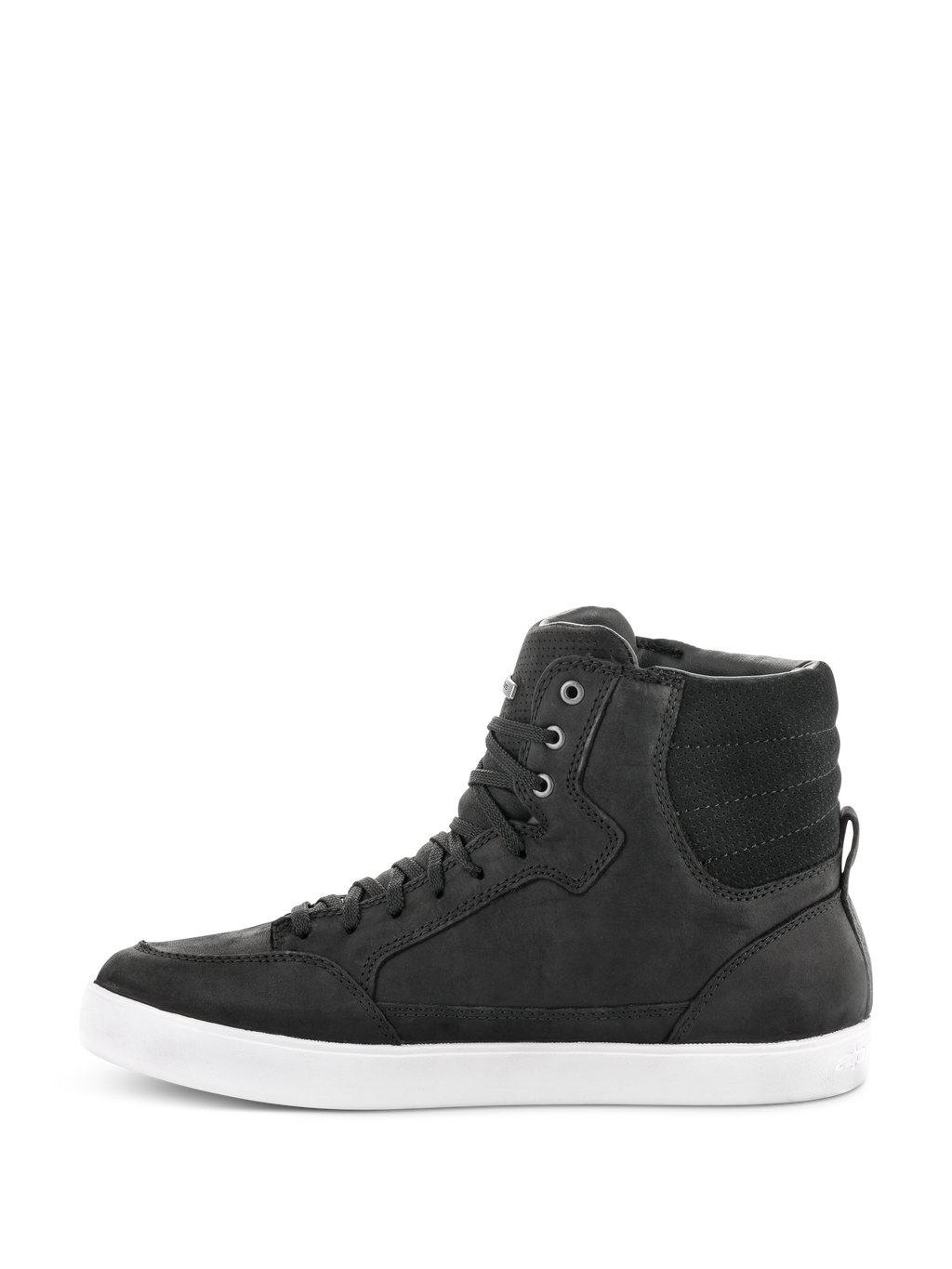 Buty Alpinestars J-6 Waterproof, czarno-białe, profil boczny wysokich sneakersów motocyklowych, wykonane z czarnej skóry z białą gumową podeszwą, miejskie obuwie motocyklowe, sznurowany design