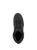 Alpinestars J-6 Waterproof Shoe, czarno-białe, widok z góry na but motocyklowy w stylu sneakersów, konstrukcja z czarnej skóry premium z dopasowanymi sznurowadłami i białym detalem podeszwy, obuwie do miejskiej jazdy szosowej