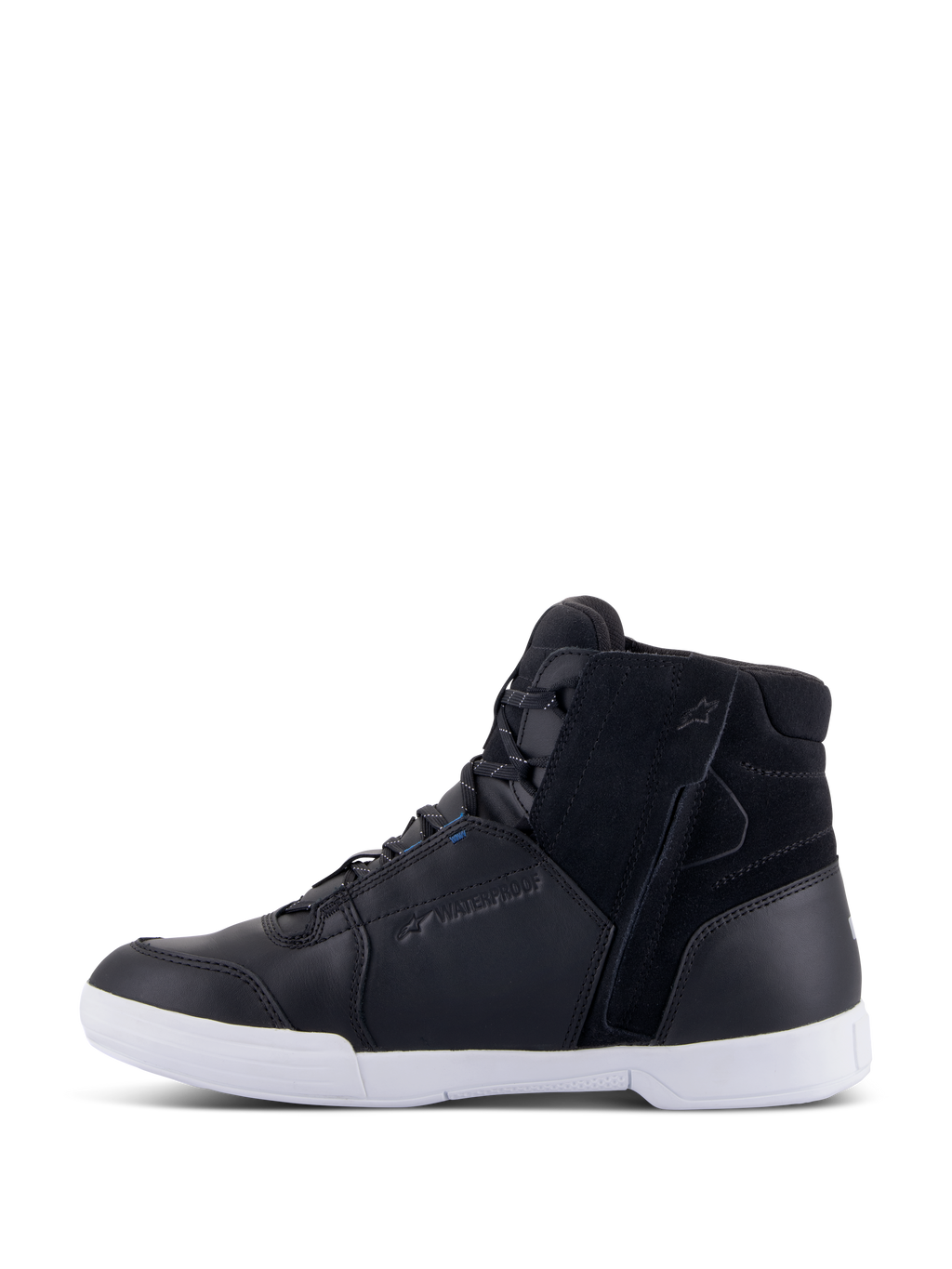 Buty Alpinestars Chrome Drystar®, miejskie buty motocyklowe, czarno-białe z niebieskimi akcentami, cholewka ze skóry i zamszu, boczny zamek błyskawiczny, biała podeszwa, oznaczenie waterproof, codzienny styl wysokich sneakersów