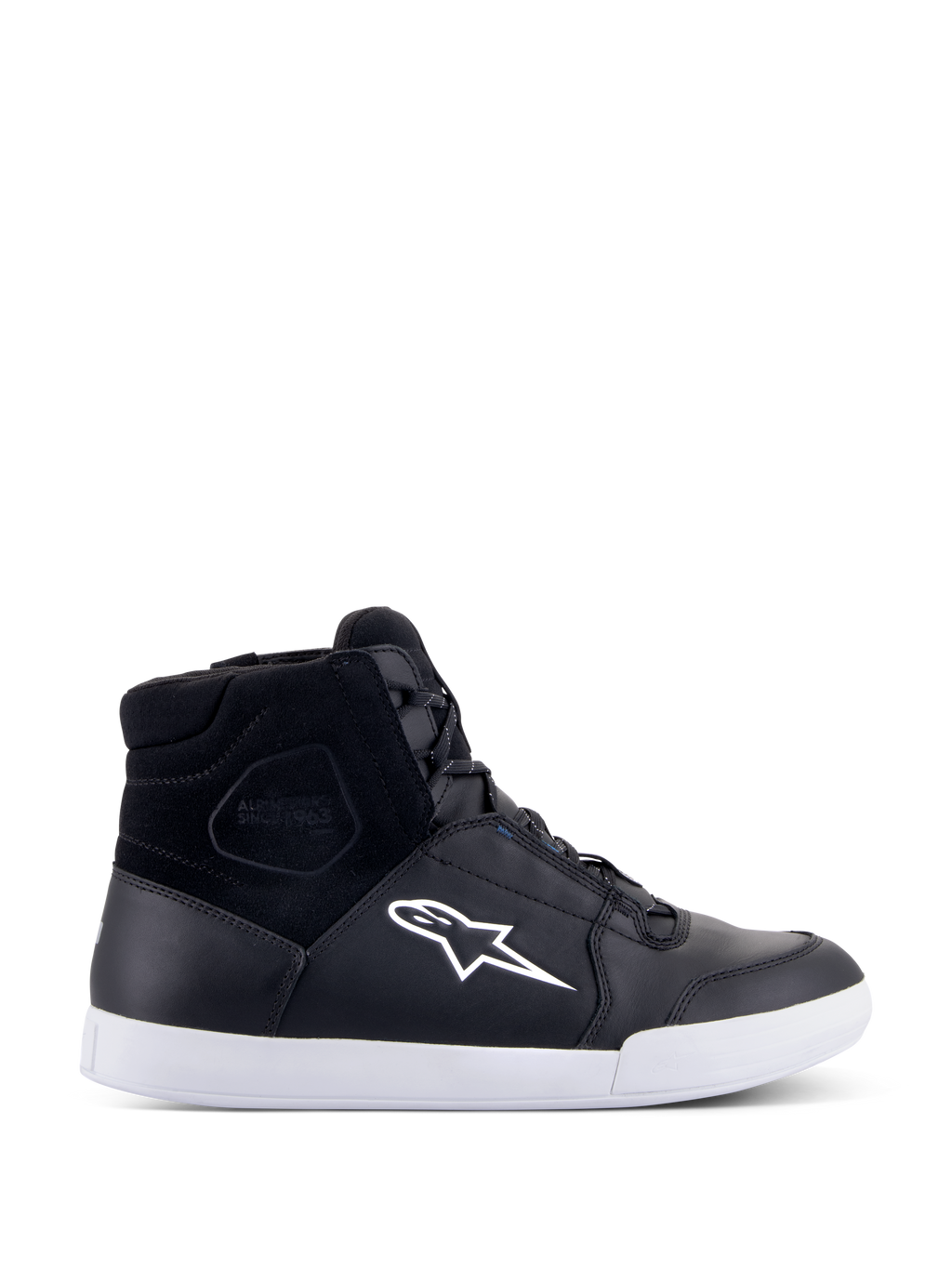 Alpinestars Chrome Drystar Shoes, wysokie sneakersy motocyklowe, czarne z białym logo gwiazdy i białą podeszwą, wodoodporna cholewka ze skóry i zamszu, miejskie obuwie z wyściełanym kołnierzem wokół kostki