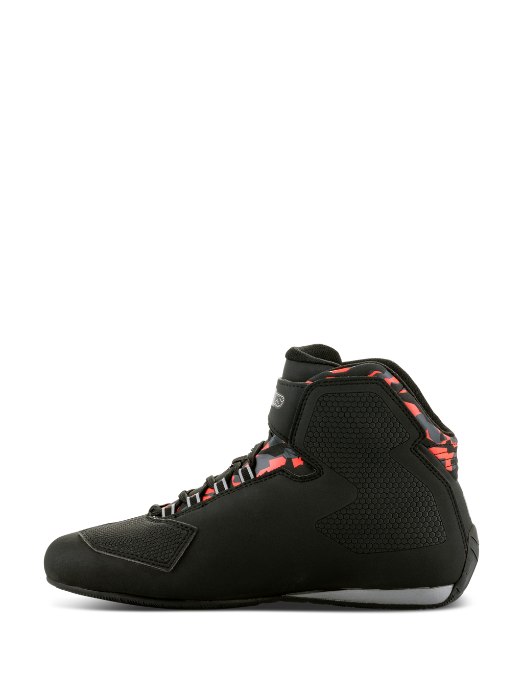 Buty Alpinestars Sektor Waterproof, buty motocyklowe, czarne, ciemnoszare i czerwone fluo, widok z profilu, wysoka konstrukcja, pasek z rzepem na kostce, wzmocniona nakładka pod dźwignię zmiany biegów oraz wzorzyste czerwone akcenty wokół kołnierza