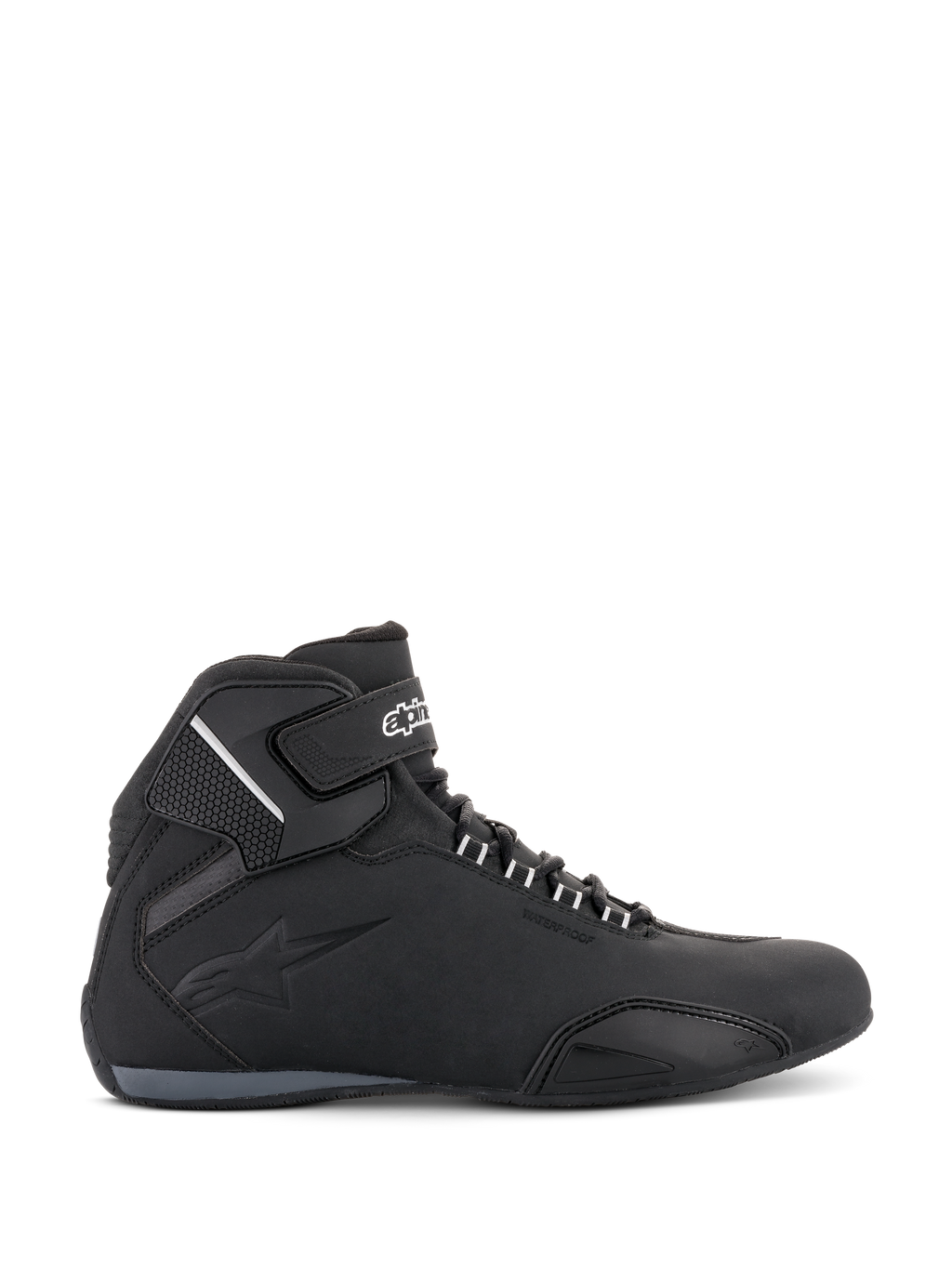 Alpinestars Sektor Waterproof Shoes, buty motocyklowe, czarne, widok z boku, lekka konstrukcja z mikrofibry, pasek na kostce z białym logo, wytłoczone logo, niski sportowy krój do jazdy szosowej