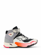 Alpinestars CR-X Women's Drystar Riding Shoes, damskie sneakersy motocyklowe za kostkę w kolorach białym, szarym, czarnym i Diva Pink, widok z boku pokazujący pasek na kostce, przyczepną podeszwę i sportowy design do miejskich dojazdów.