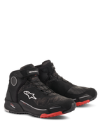 Buty motocyklowe Alpinestars CR-X Drystar, obuwie motocyklowe, kolor Black Camo Red, wysoka sportowa konstrukcja z wodoodporną membraną, białe logo Astars z boku, czerwone akcenty na zewnętrznej podeszwie i nosku, styl miejski i adventure touring