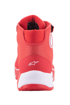 Buty motocyklowe Alpinestars MM93 CR-X Drystar®, jaskrawoczerwone i białe, widok z tyłu na piętę z białym logo Alpinestars, gruba biała podeszwa środkowa i wyściełany czerwony kołnierz z siateczki