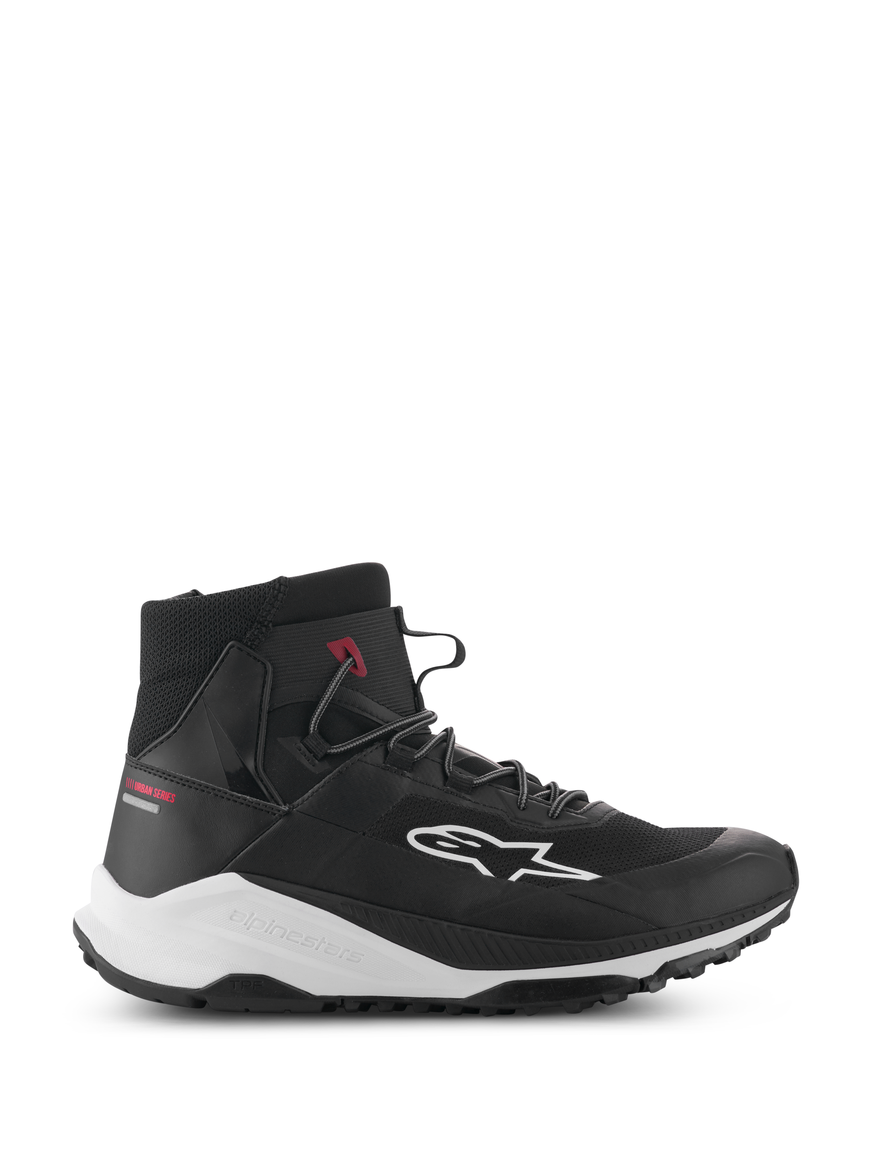 Alpinestars Speedforce XR, czarno-białe wysokie sneakersy motocyklowe, obuwie do jazdy miejskiej, profil boczny z cholewką z siateczki, białe logo, gruba biała podeszwa środkowa z brandingiem Alpinestars i czerwonym napisem Urban Series na pięcie