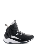 Alpinestars Speedstreet Shoes, wysokie sneakersy motocyklowe, czarno-białe, widok z boku z dużym paskiem na rzep przy kostce, grubą białą podeszwą środkową z logo Alpinestars i TPF oraz wytrzymałą gumową podeszwą zewnętrzną do jazdy miejskiej.