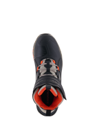 Buty Alpinestars Speedstreet, buty motocyklowe, czarne z szarymi i pomarańczowymi elementami, widok z góry na czarną cholewkę z mikrofibry z pomarańczowymi akcentami, szare sznurowadła i ergonomiczny pasek na rzep, miejski design inspirowany motorsportem
