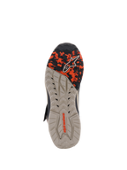 Buty Alpinestars Speedstreet, widok podeszwy zewnętrznej, kolor Black Almond Hot Orange, olejoodporna gumowa podeszwa o różnorodnej teksturze z przednią częścią we wzór kamuflażu i wytłoczonym logo Alpinestars, zaprojektowane dla zapewnienia przyczepności i stabilności