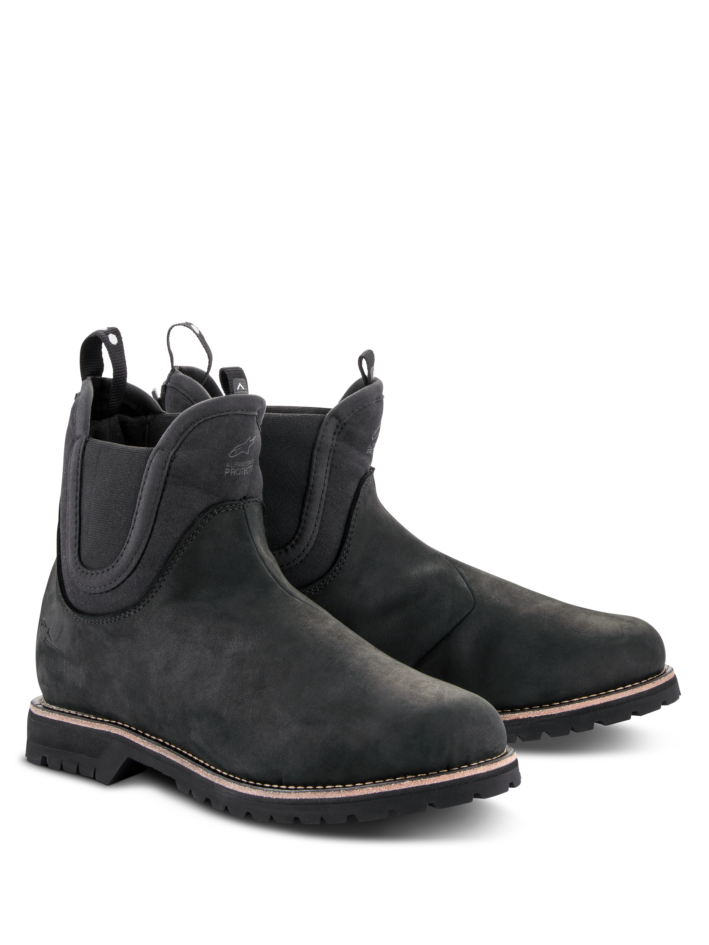Alpinestars Turnstone Shoes, czarne buty motocyklowe w stylu Chelsea, cholewka z matowej skóry bydlęcej z elastycznymi panelami bocznymi i pętelkami z tyłu, obuwie do jazdy miejskiej z wytrzymałą podeszwą z protektorem i białymi przeszyciami na otoku
