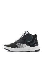 Buty Alpinestars Speedflight, buty motocyklowe, czarno-szaro-białe, widok z boku przedstawiający cholewkę z tkaniny ripstop z szarymi wzorzystymi panelami, czarną wzmocnioną piętę i grubą białą podeszwę środkową z logo marki, miejski design w sportowym stylu