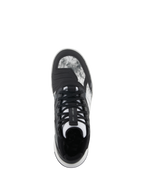 Alpinestars Speedflight Shoes, czarno-szaro-białe, widok z góry pokazujący marmurkową cholewkę ripstop, system blokady sznurowadeł na języku i zintegrowaną nakładkę do zmiany biegów, motocyklowe buty miejskie