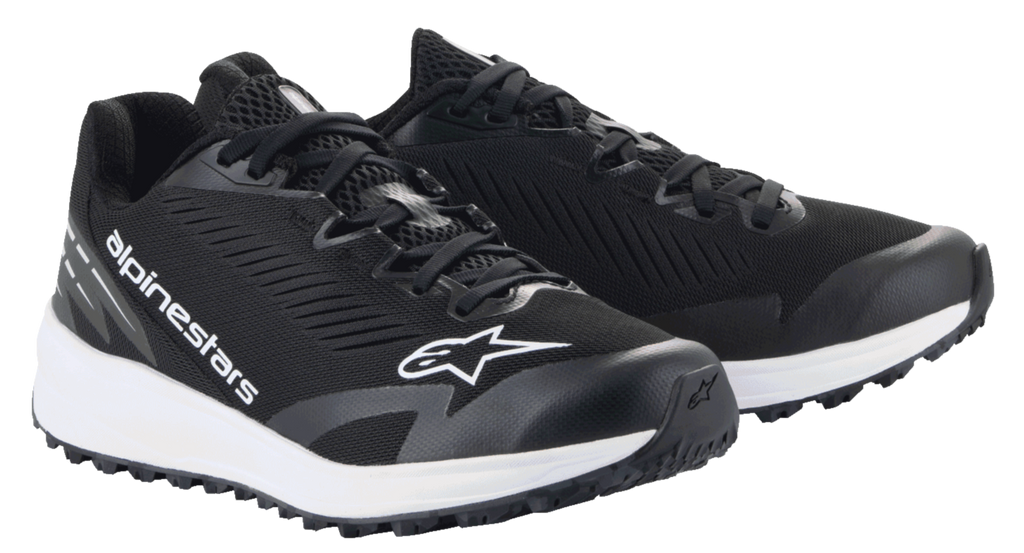Alpinestars Meta Road V2 Shoes, buty sportowe, czarno-białe, przewiewna cholewka z siateczki z białym logo Alpinestars, gruba biała podeszwa środkowa, sportowy design dla personelu zespołów wyścigowych