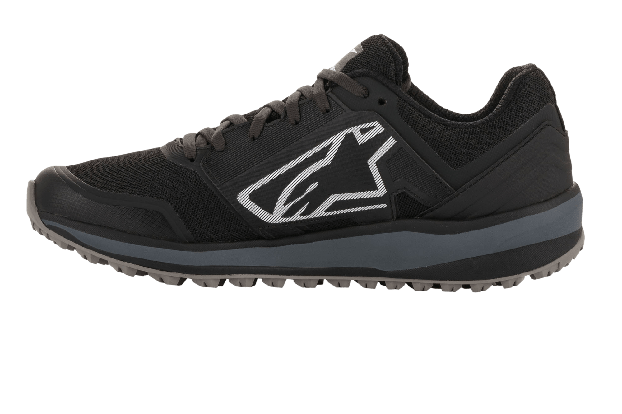Alpinestars Meta Trail Shoes, buty do biegania, czarno-ciemnoszare, profil boczny z dużym białym logo Astars, ciemnoszara podeszwa środkowa, bieżnikowana olejoodporna gumowa podeszwa, zaprojektowane dla komfortu w padoku i ekip motorsportowych