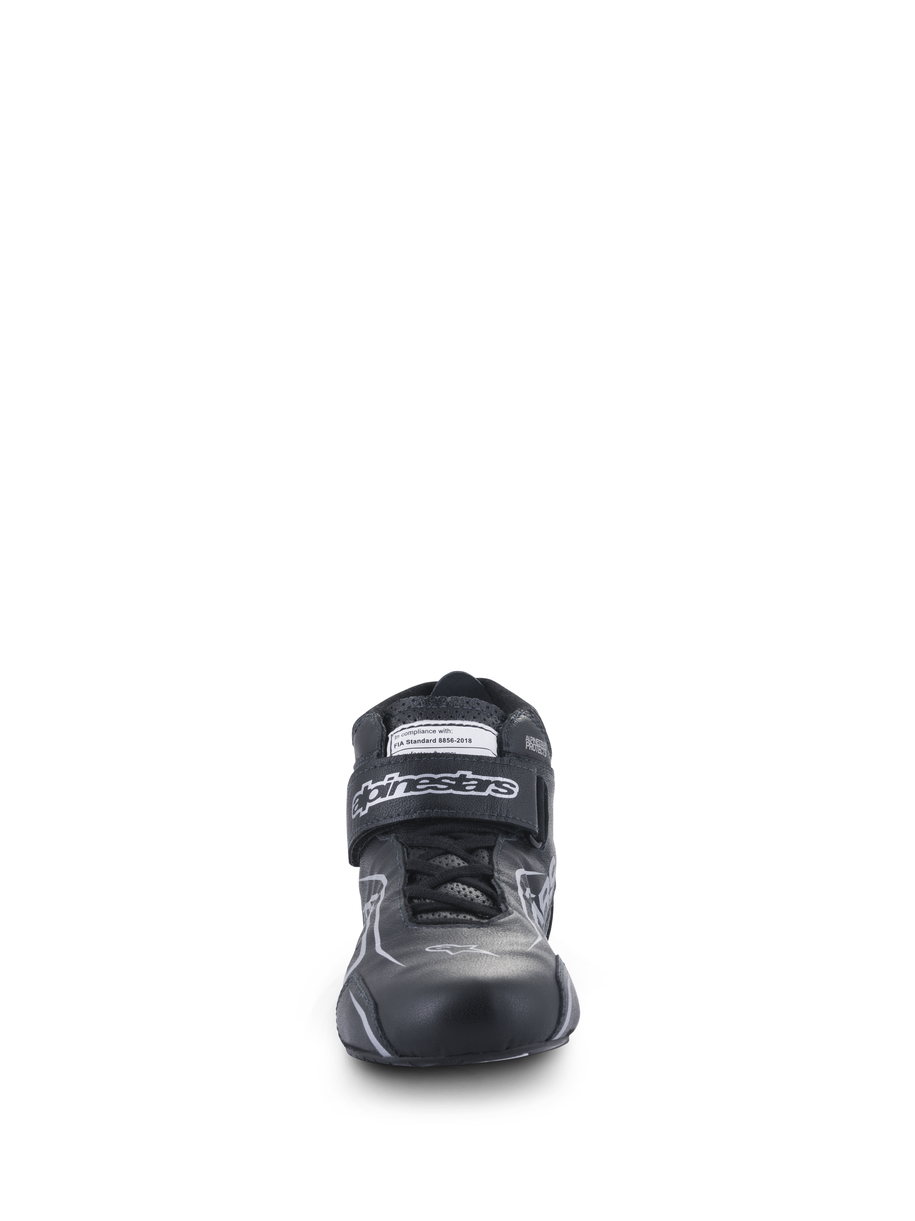 Alpinestars Tech-1 T V3 Shoes FIA, buty samochodowe, czarno-srebrne, widok z przodu przedstawiający konstrukcję ze skóry bydlęcej, pasek na rzep z logo Alpinestars i etykieta z certyfikatem FIA, wysokowydajne obuwie wyścigowe