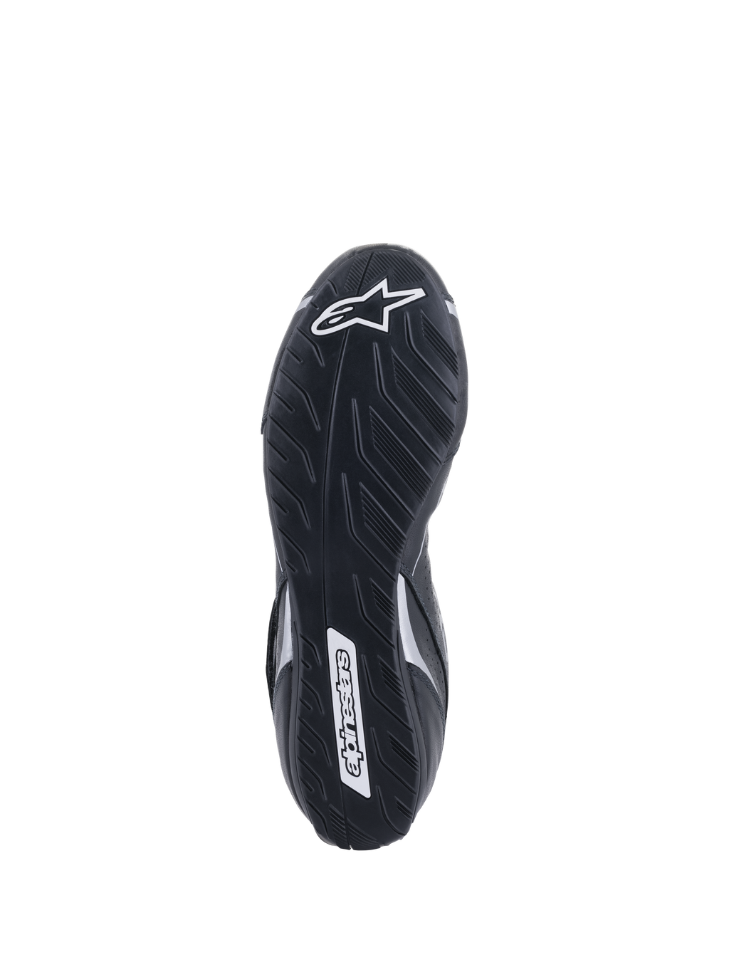 Buty Alpinestars Tech-1 T V3 FIA, widok podeszwy, czarno-srebrne, asymetryczna gumowa podeszwa zewnętrzna z wzorem bieżnika opony, białe logo Alpinestars, cienka mieszanka zapewniająca wyczucie pedałów