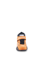 Buty Alpinestars Tech-1 T V3 FIA, buty wyścigowe, fluorescencyjny pomarańczowy, czarny i biały, widok z przodu przedstawiający pasek na rzep z brandingiem Alpinestars, czarne sznurowadła i etykietę certyfikacji SFI na języku