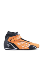 Alpinestars Tech-1 T V3 FIA, buty wyścigowe, fluorescencyjne pomarańczowe i czarne, wysokie obuwie motorsportowe z białymi akcentami i paskiem na rzep, perforowana skóra zapewniająca oddychalność, widok z boku