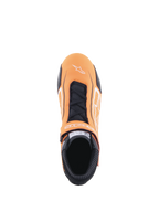 Buty Alpinestars Tech-1 T V3, buty wyścigowe, pomarańczowy fluo, czarny i biały, widok z góry pokazujący sznurowanie i pasek na rzep, białe logo Alpinestars na czubku, perforowane panele skórzane i czarny ognioodporny kołnierz