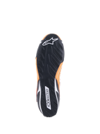 Buty Alpinestars Tech-1 T V3 FIA, Orange Fluo Black White, widok od dołu przedstawiający czarną gumową podeszwę z asymetrycznym wzorem bieżnika, białe logo na nosku i napis na pięcie