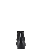 Alpinestars Supertech Shoes - FIA/SFI, buty wyścigowe, czarne, widok od tyłu z karbonowym zapiętkiem i dzianinową cholewką, pionowe logo Alpinestars na pięcie, profesjonalny sprzęt motorsportowy