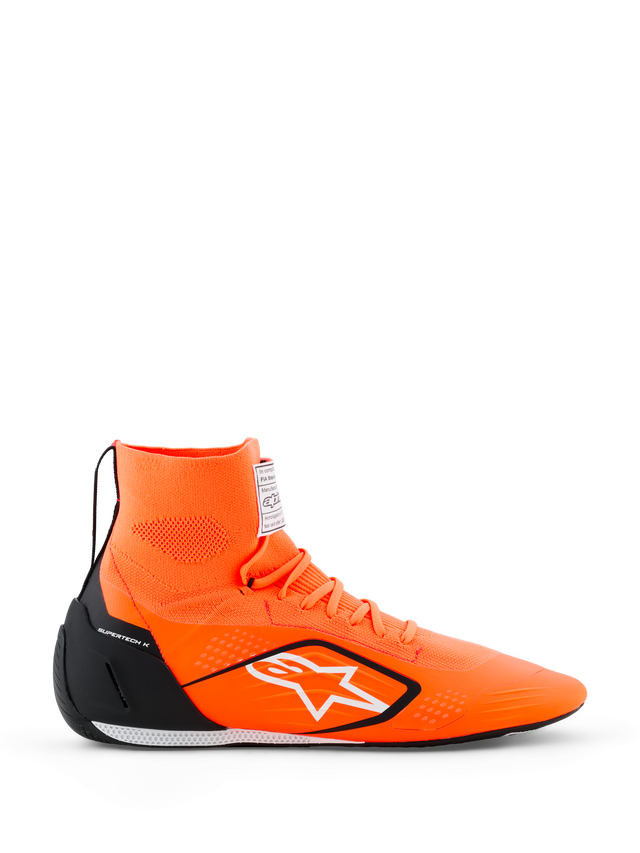 Buty Alpinestars Supertech K - FIA, buty wyścigowe do kartingu, pomarańczowy fluo z czarnymi i białymi akcentami, wysoka dzianinowa konstrukcja z białym logo gwiazdy, czarny zapiętek TPU, ultracienka podeszwa wyścigowa, profil boczny